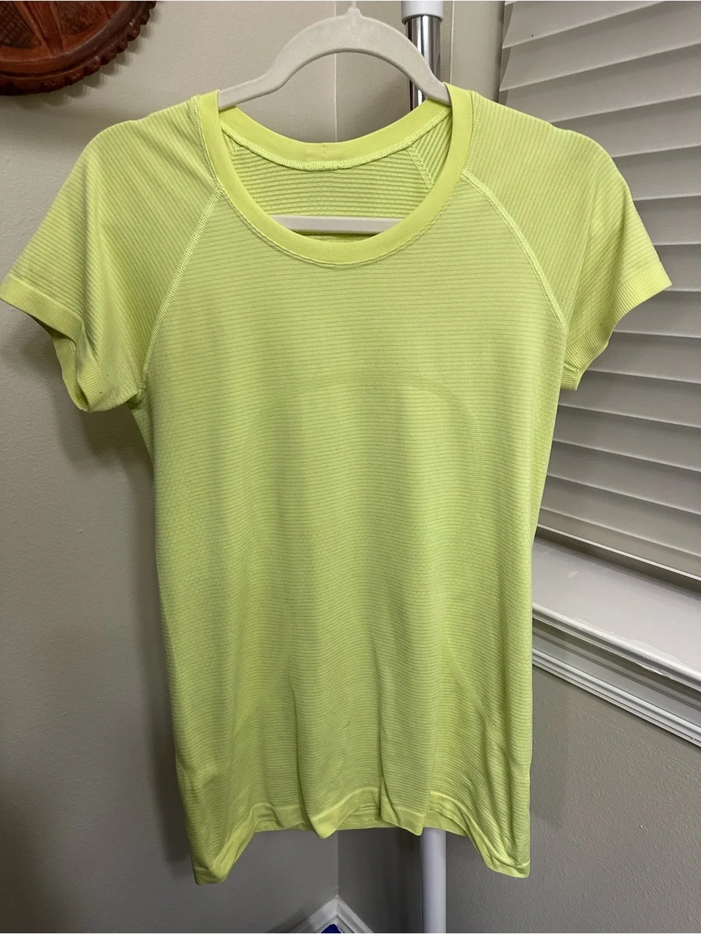 lululemon athletica Neon Lime/Lemon Short Sleeve Performance Tee, Large